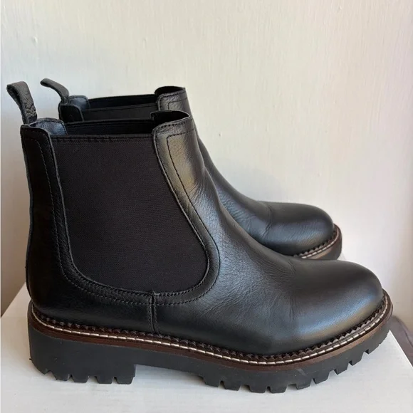 Caslon Miller Black Chelsea Boots - Picture 9 of 10